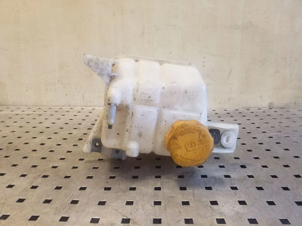Coolant expansion tank/reservoir