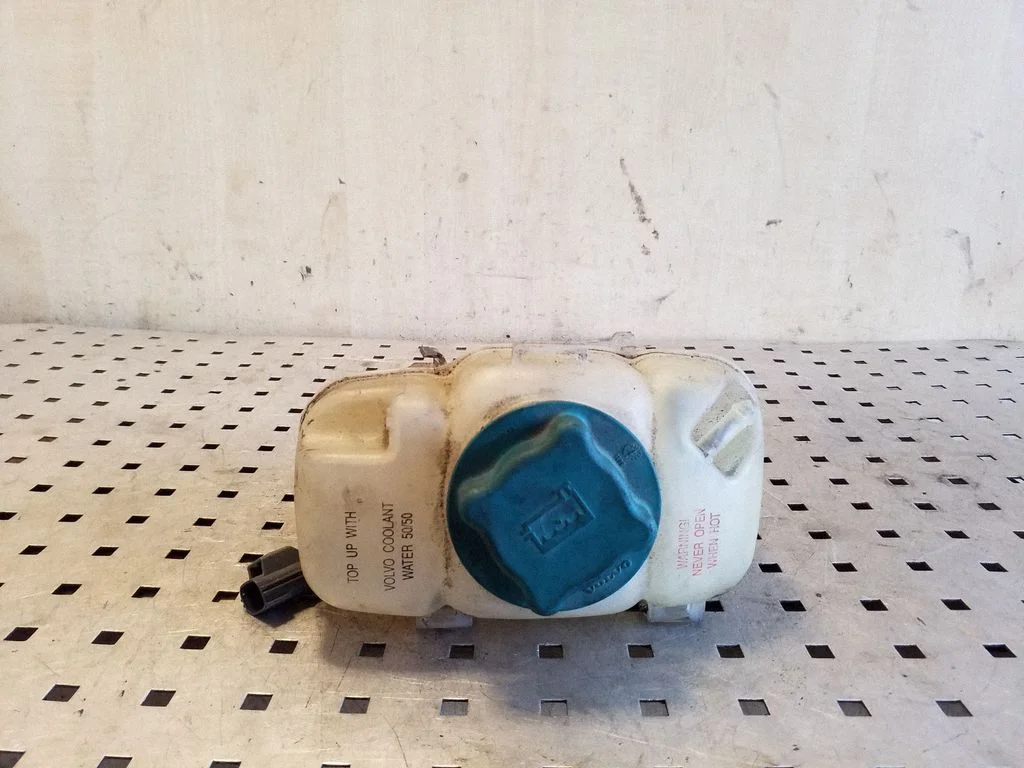 Coolant expansion tank/reservoir 8683456