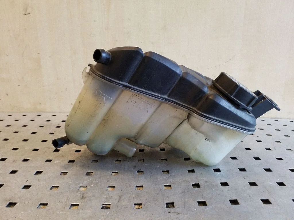 Coolant expansion tank/reservoir 6G918K218D2L4A