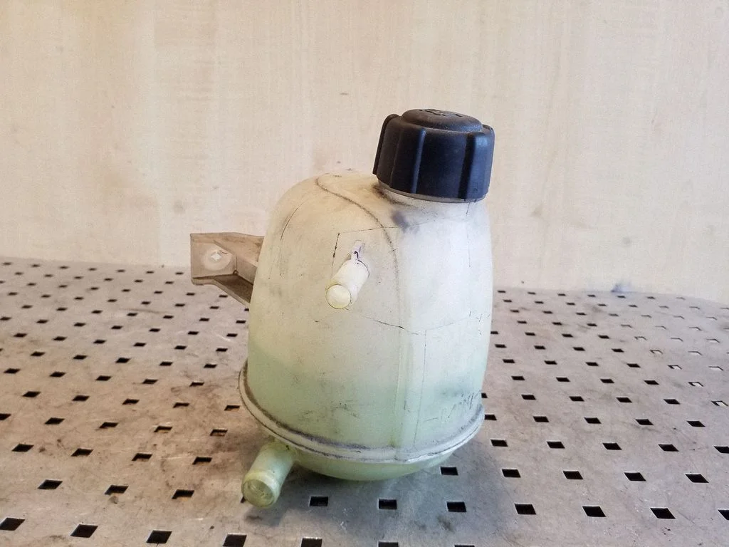 Coolant expansion tank/reservoir 8200060424