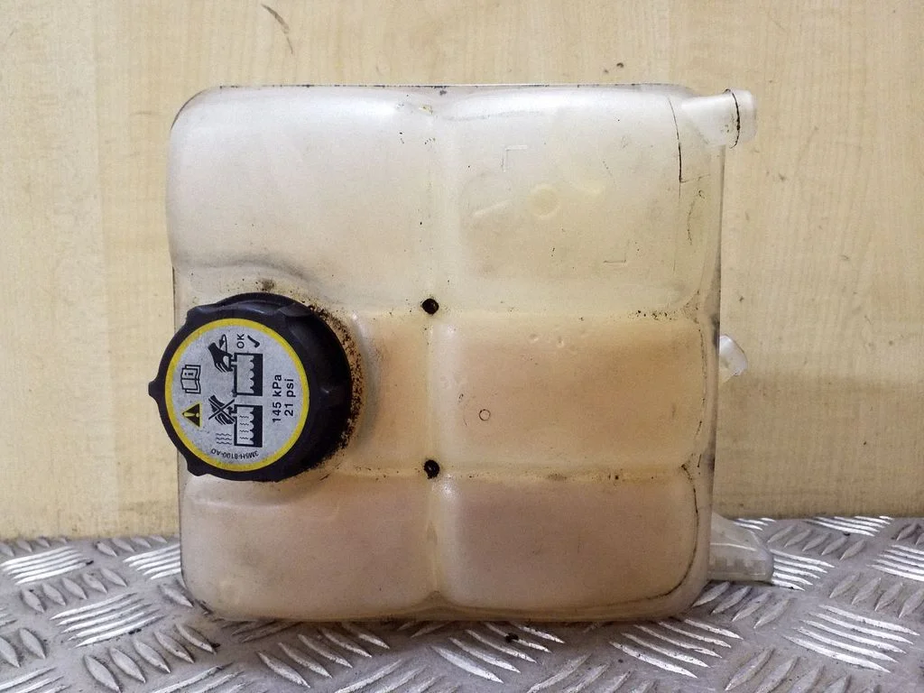 Coolant expansion tank/reservoir 8V618K218DE