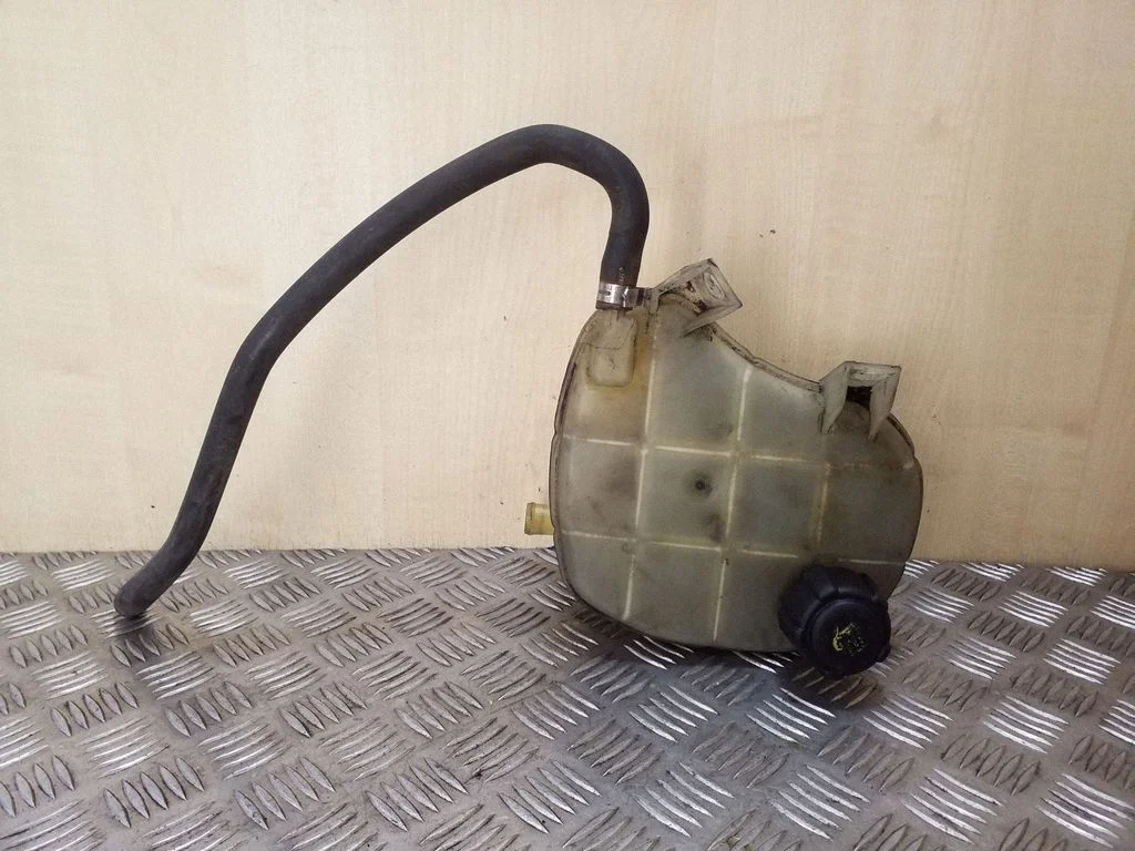 Zbiorniczek wyrównawczy płynu chłodniczego 6025408077