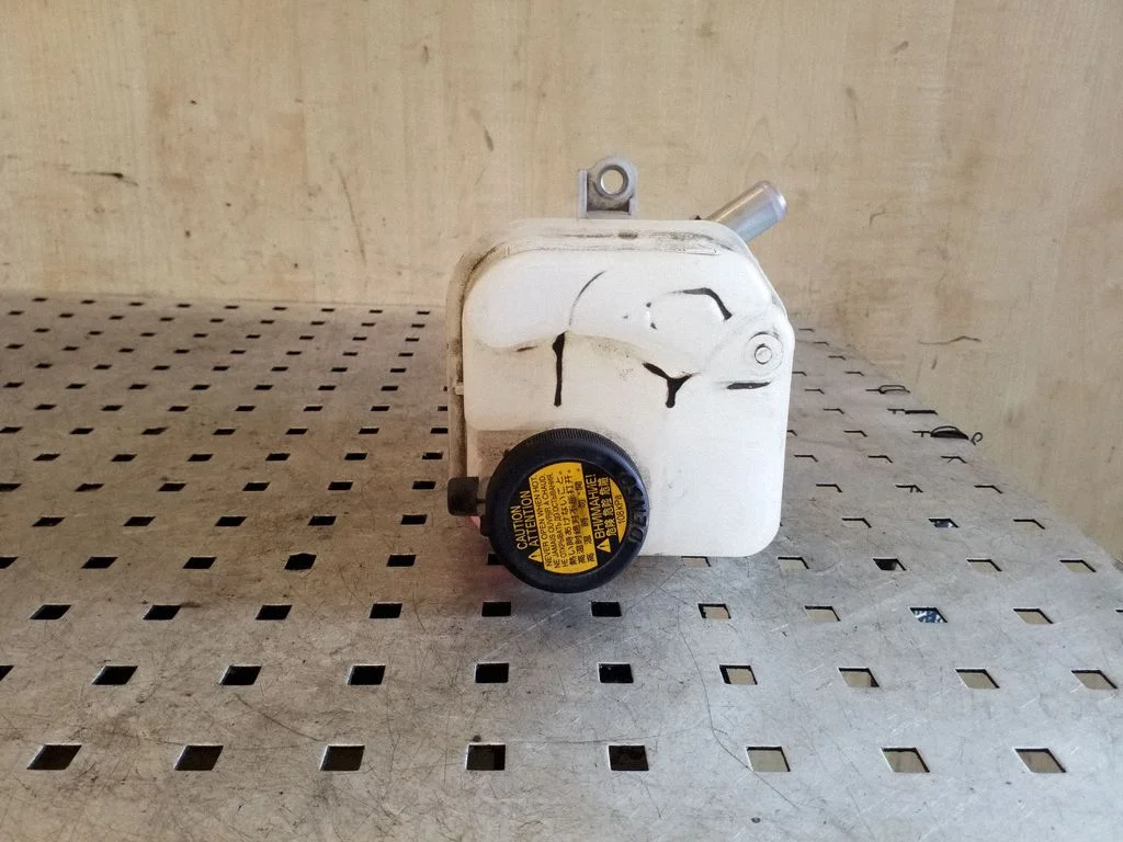 Coolant expansion tank/reservoir