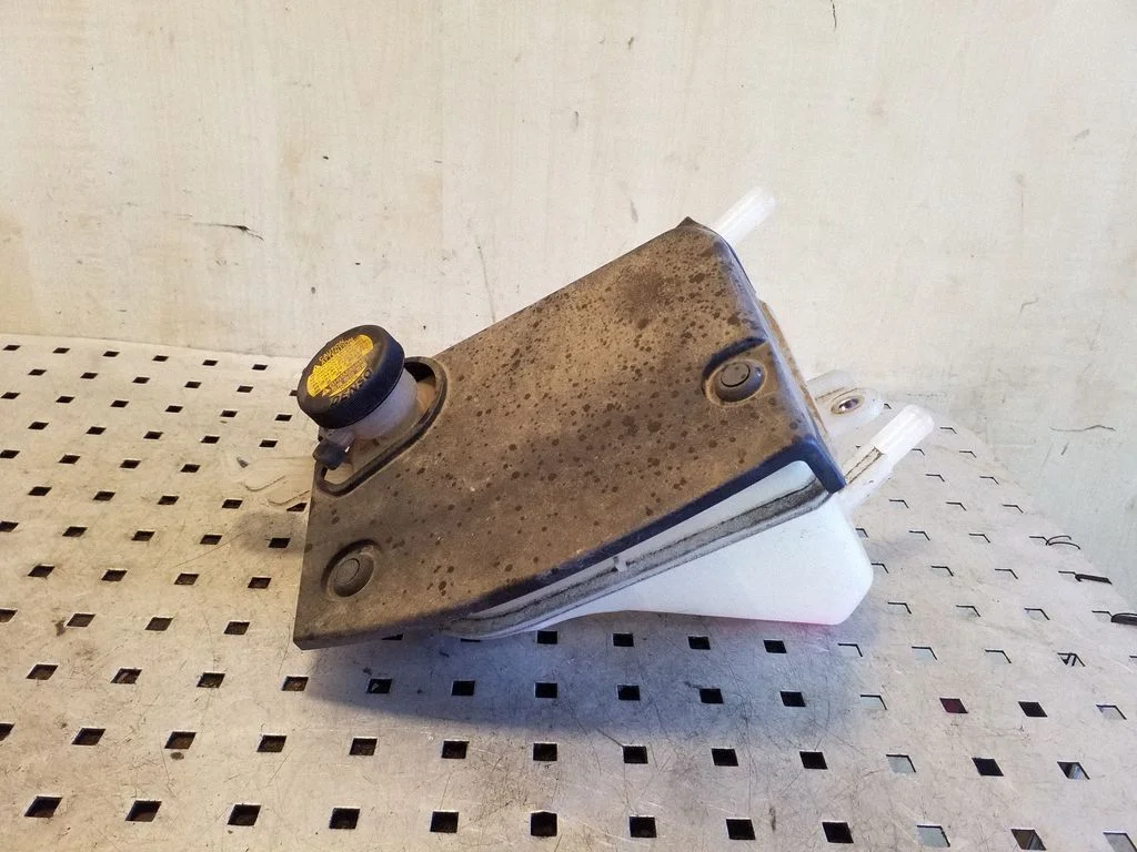 Coolant expansion tank/reservoir