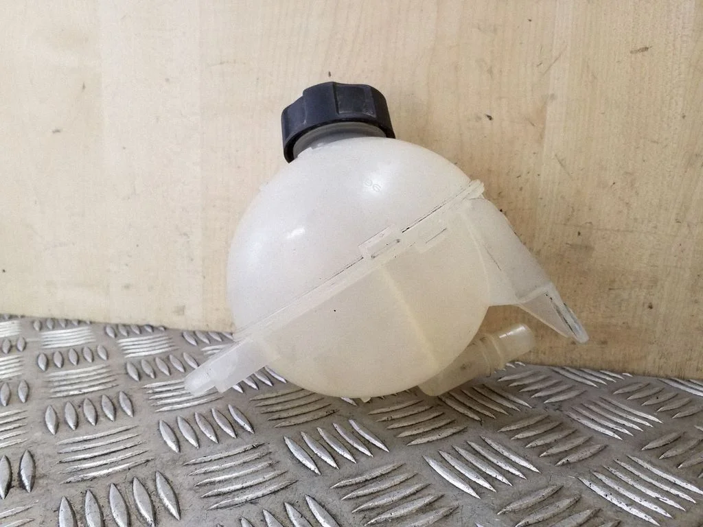 Coolant expansion tank/reservoir – Peugeot 3008 I (2008-2015)