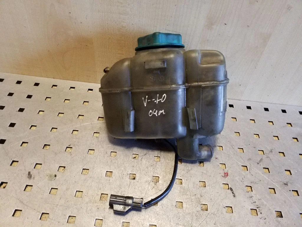 Coolant expansion tank/reservoir 8683455