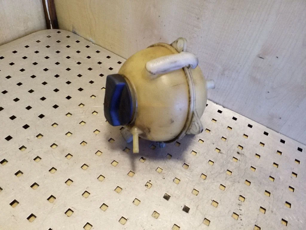Coolant expansion tank/reservoir 1J0121403B