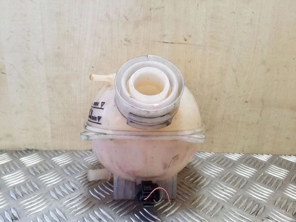 Coolant expansion tank/reservoir 7M3121407A