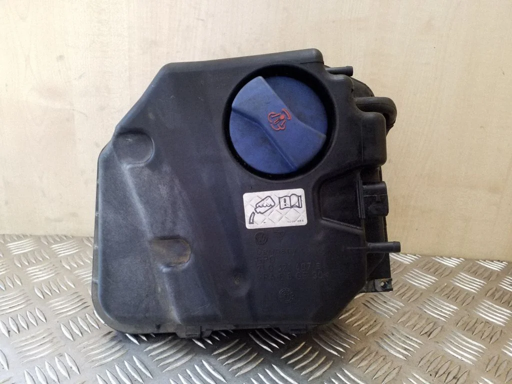 Zbiorniczek wyrównawczy płynu chłodniczego 7L0121407E