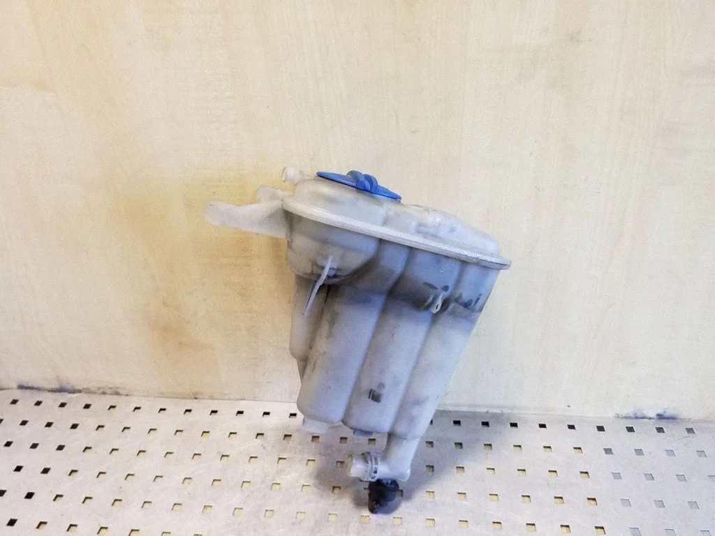 Coolant expansion tank/reservoir 8K0121403C