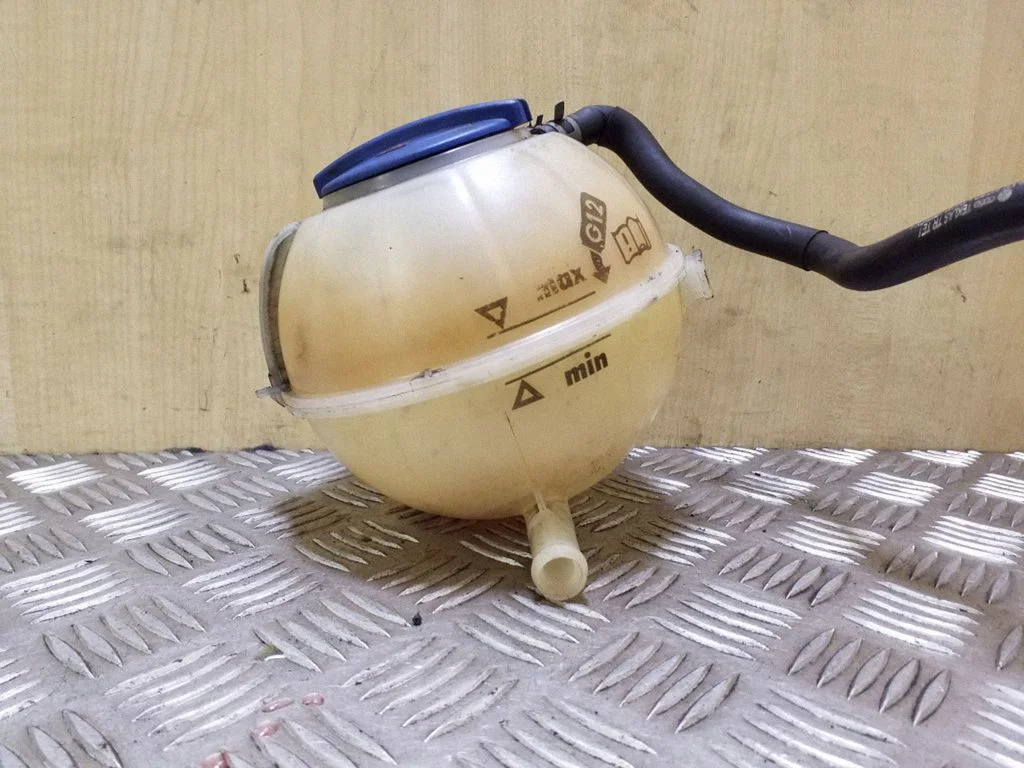 Coolant expansion tank/reservoir 6Q0121407B
