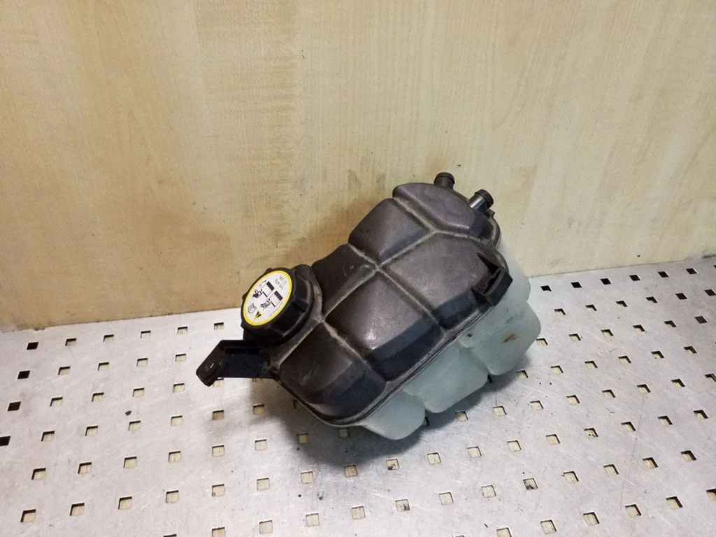Coolant expansion tank/reservoir 6G918K218D2L4A