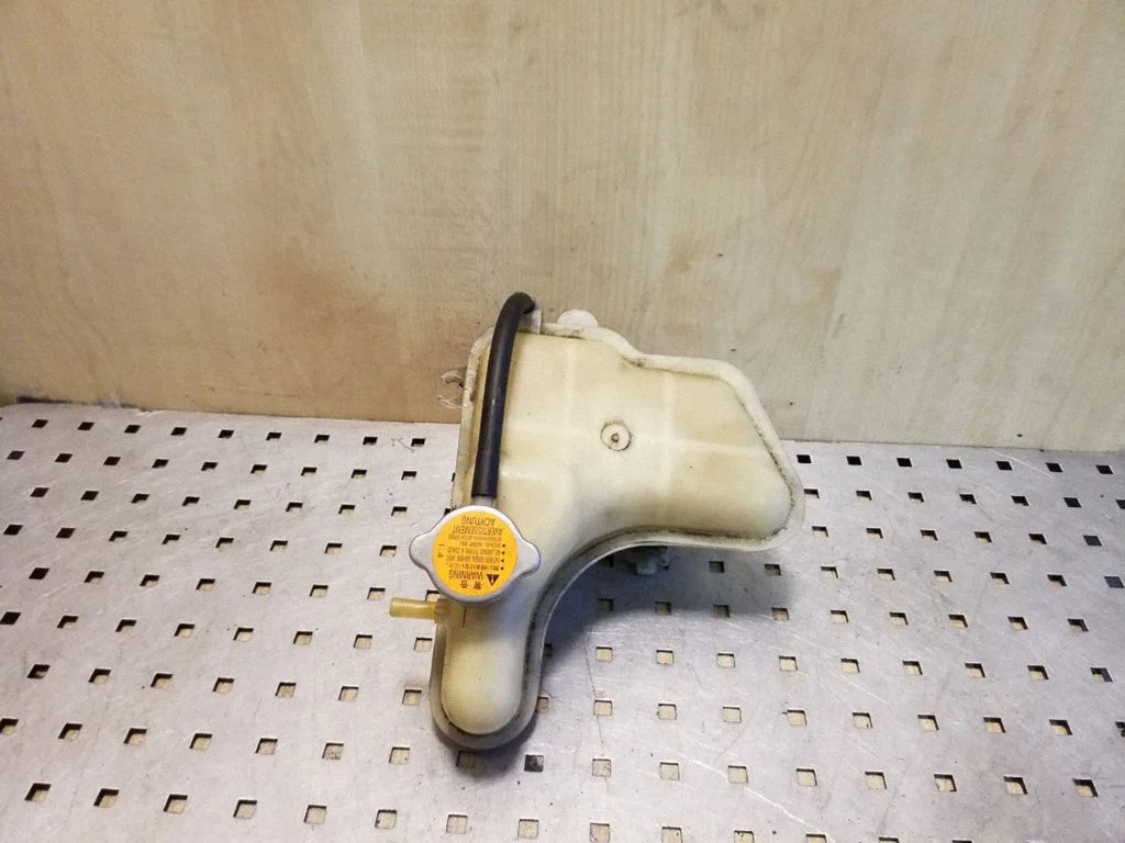 Coolant expansion tank/reservoir