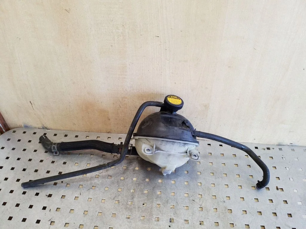 Coolant expansion tank/reservoir – Toyota Corolla E120 E130 (2004-2007)