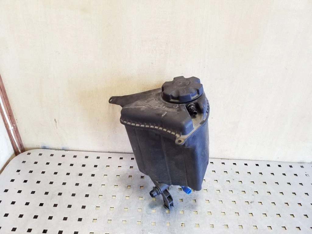 Coolant expansion tank/reservoir 1713760194903
