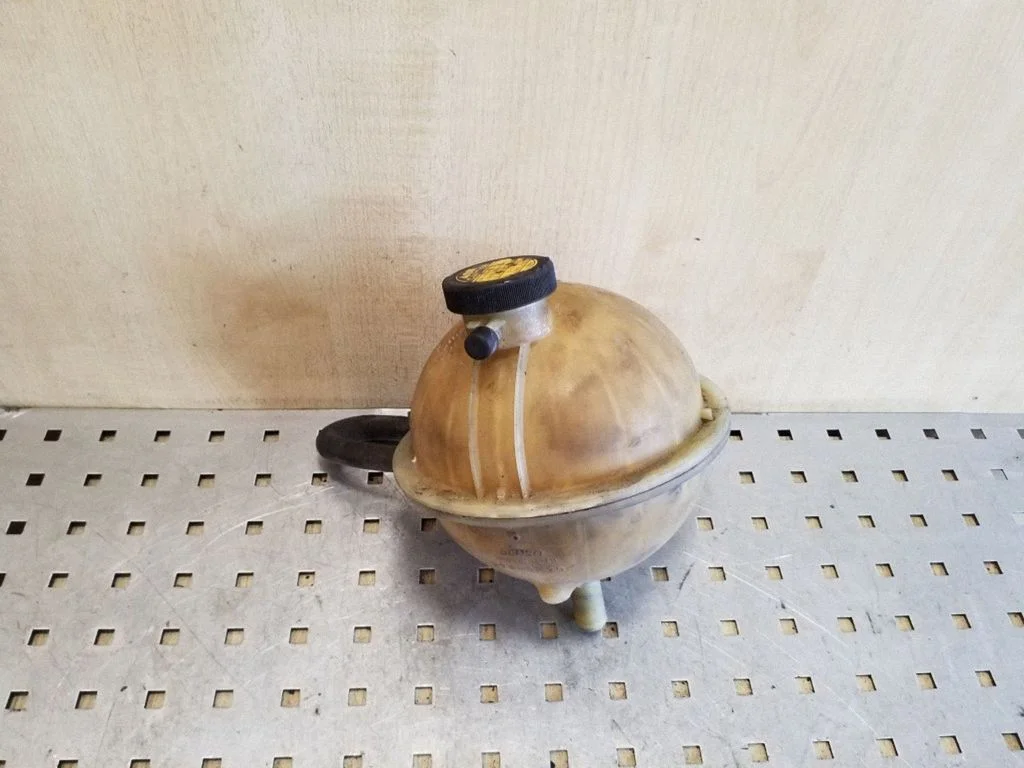 Coolant expansion tank/reservoir