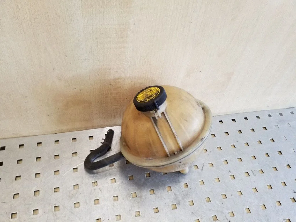 Coolant expansion tank/reservoir