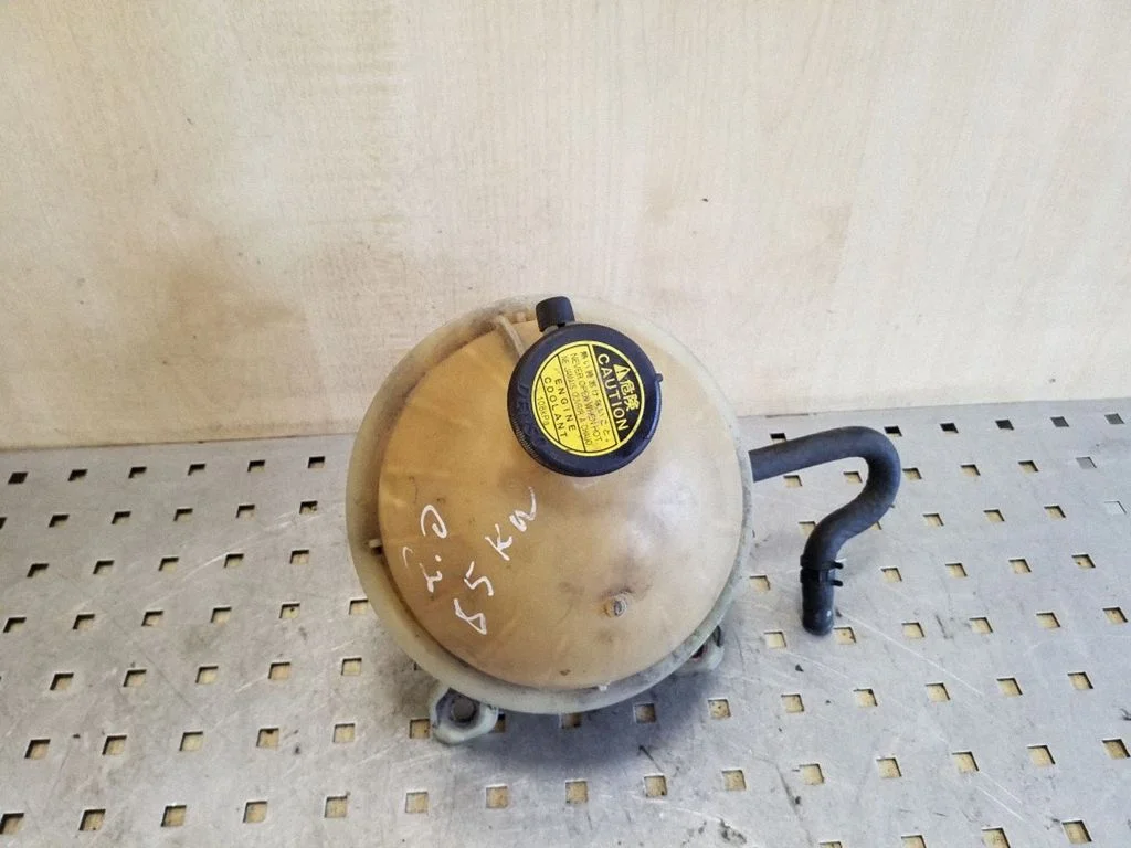 Coolant expansion tank/reservoir