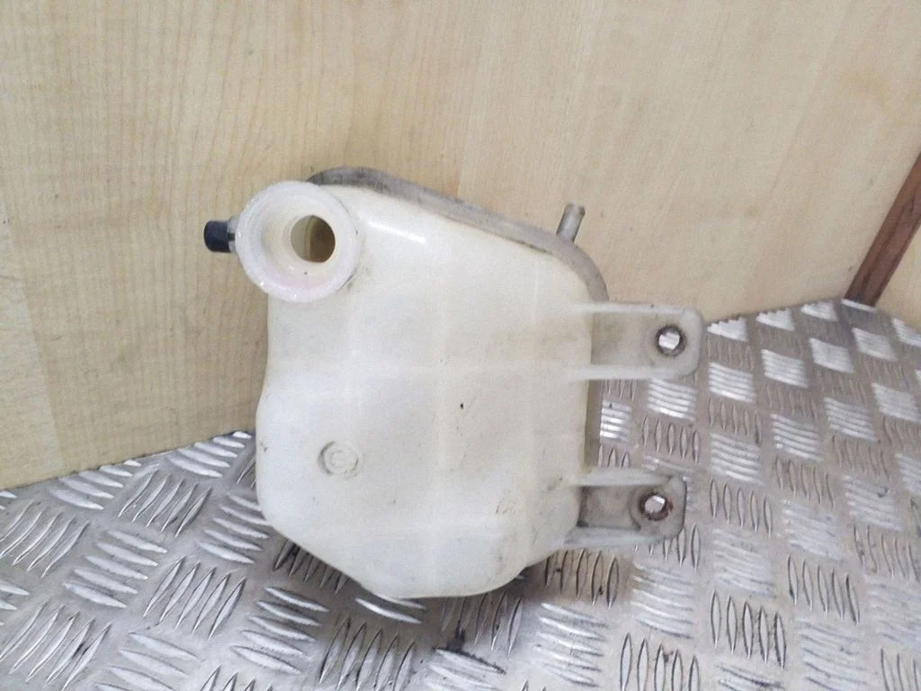 Coolant expansion tank/reservoir