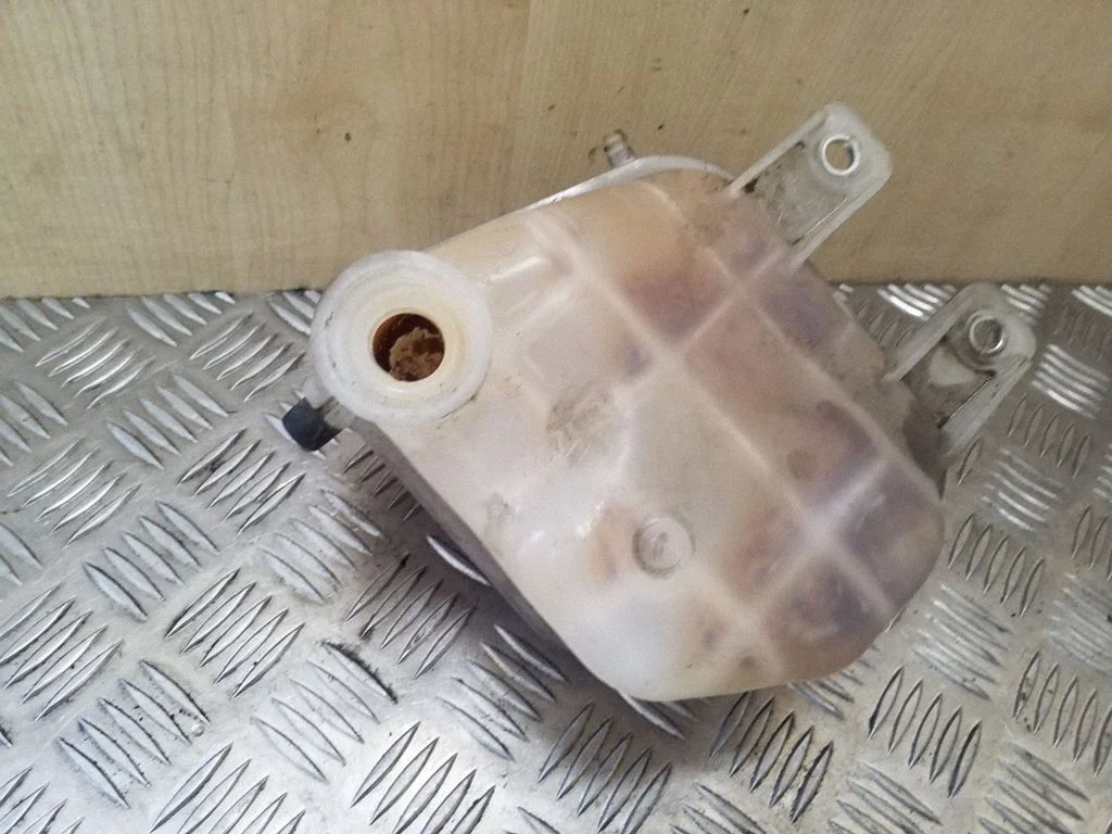 Coolant expansion tank/reservoir – Toyota RAV 4 (XA20) (2000-2005)