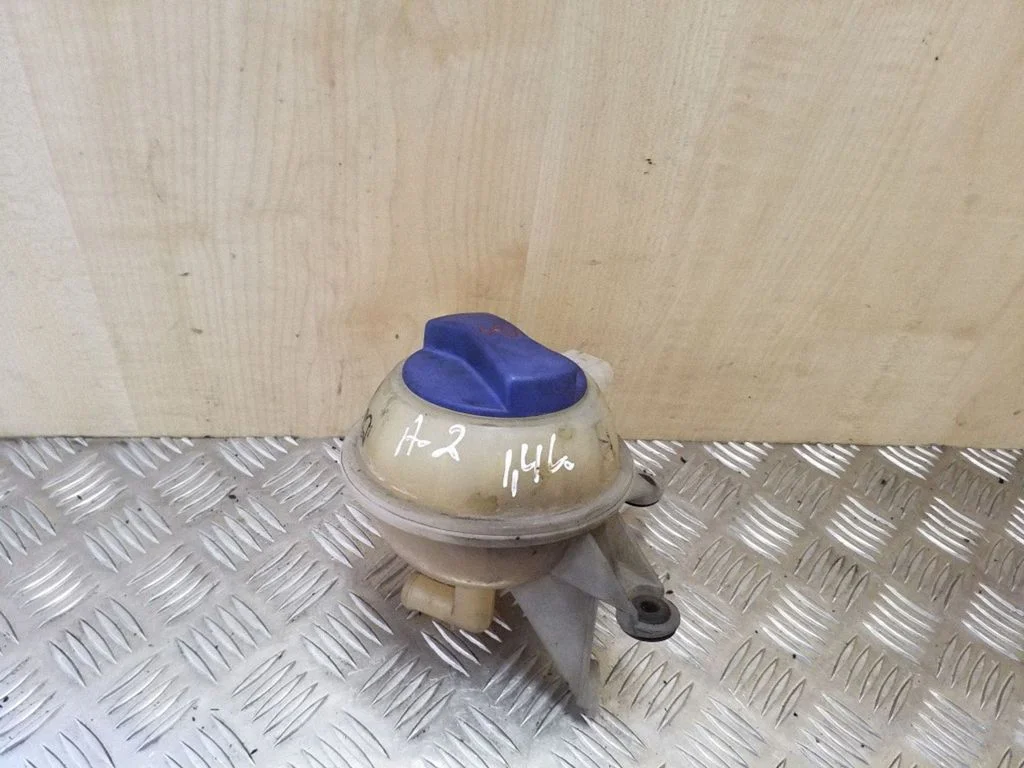 Coolant expansion tank/reservoir 8Z0121407A