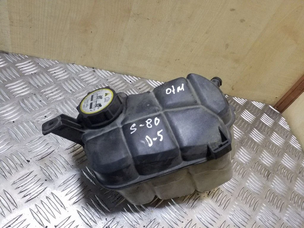 Jahutusvedeliku paisupaak 6G918K218 – Volvo S80 (2007-2013)