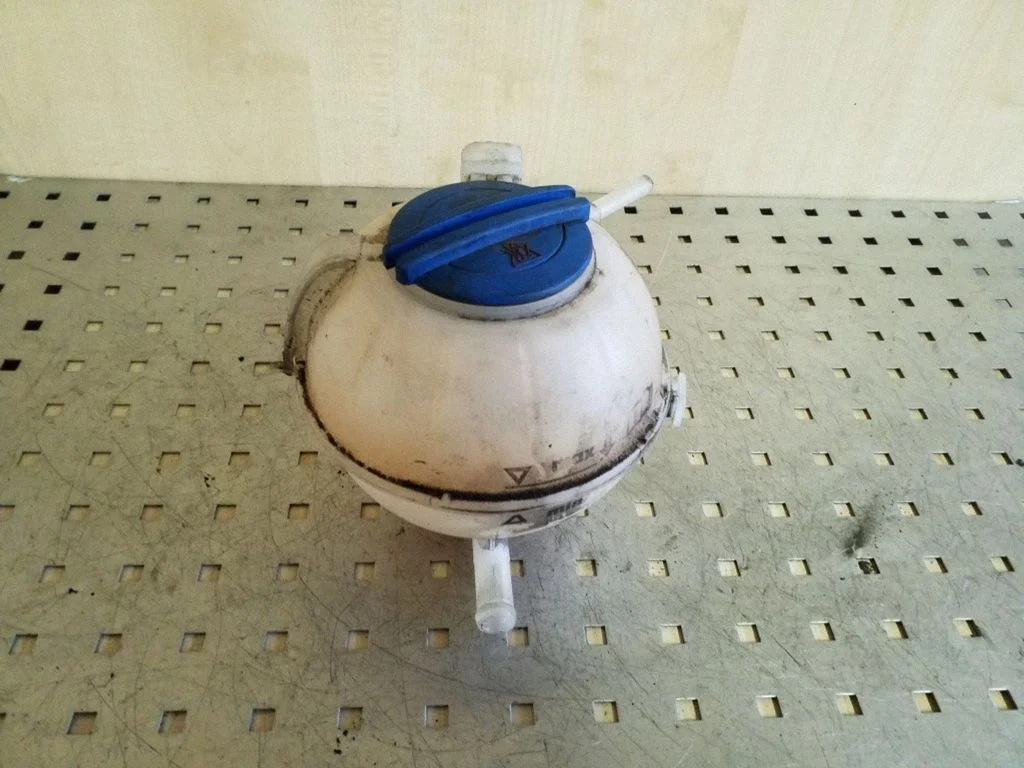 Aušinimo skysčio išsiplėtimo bakelis