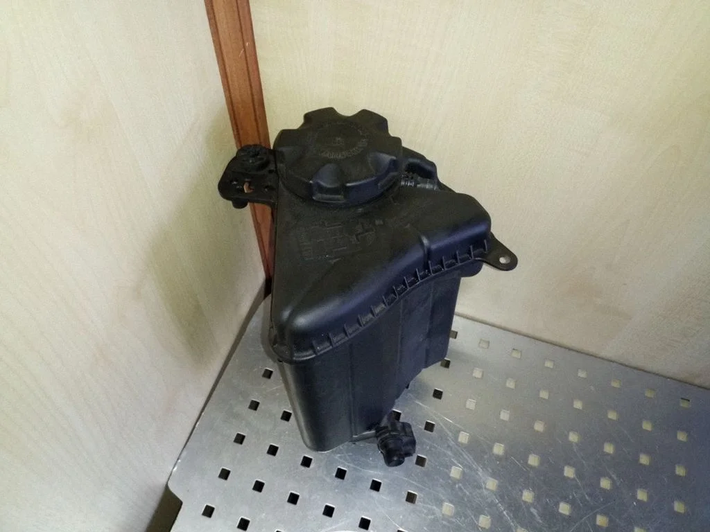 Coolant expansion tank/reservoir 1713760194903