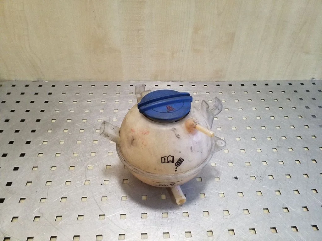 Coolant expansion tank/reservoir 1K0121407A