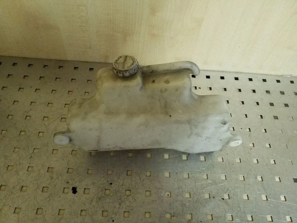 Jahutusvedeliku paisupaak