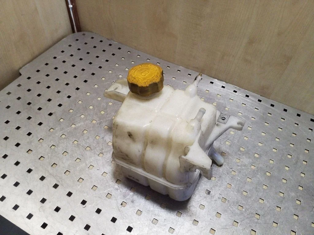 Coolant expansion tank/reservoir – Opel Antara (2006-2016)