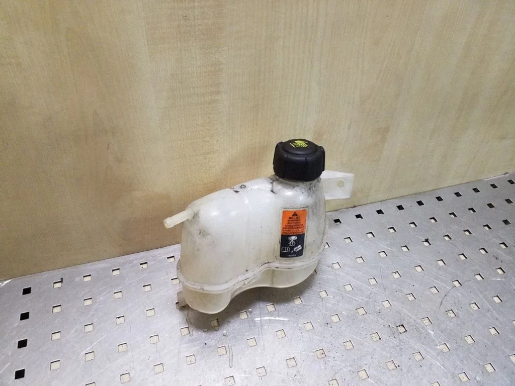 Coolant expansion tank/reservoir