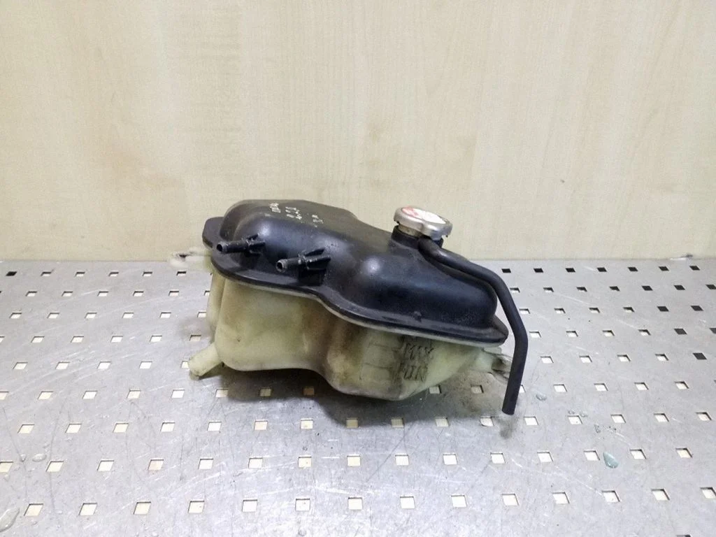 Coolant expansion tank/reservoir