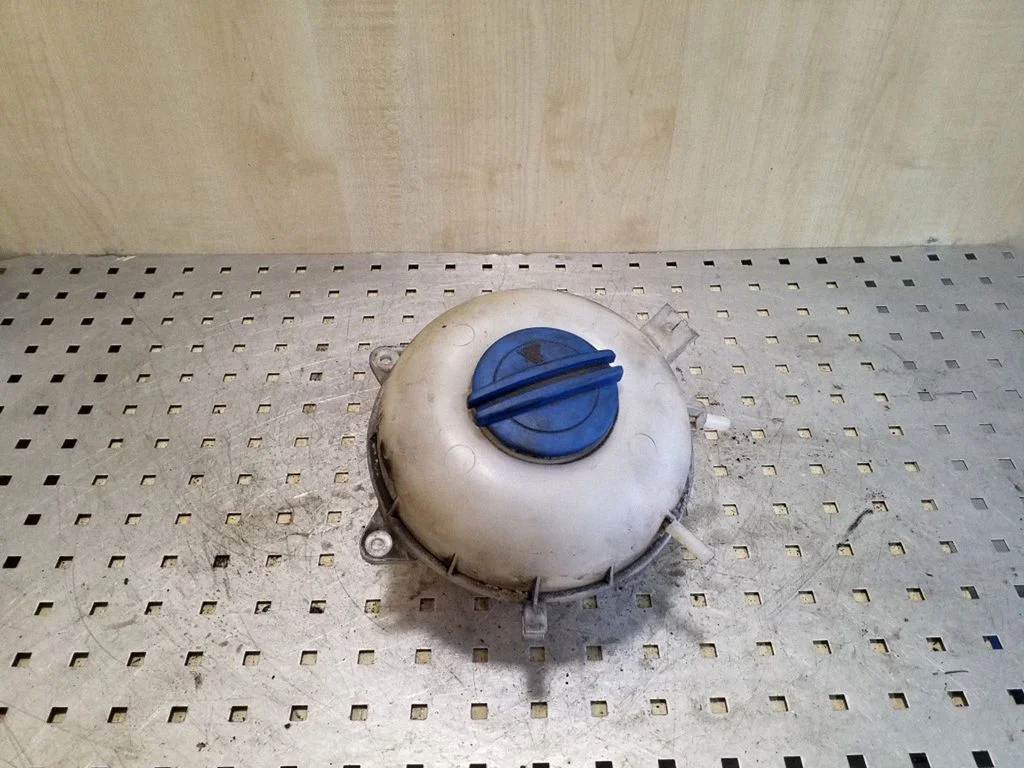 Coolant expansion tank/reservoir 7H0121407B