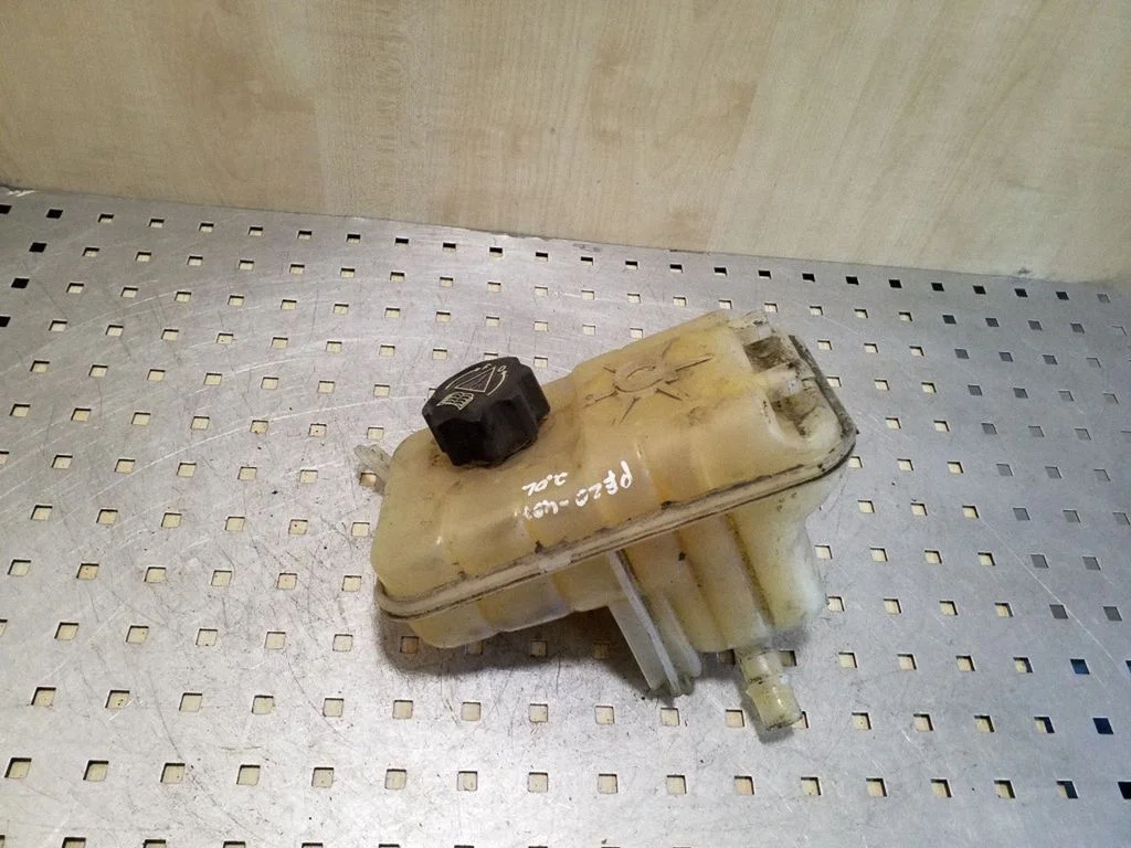 Coolant expansion tank/reservoir