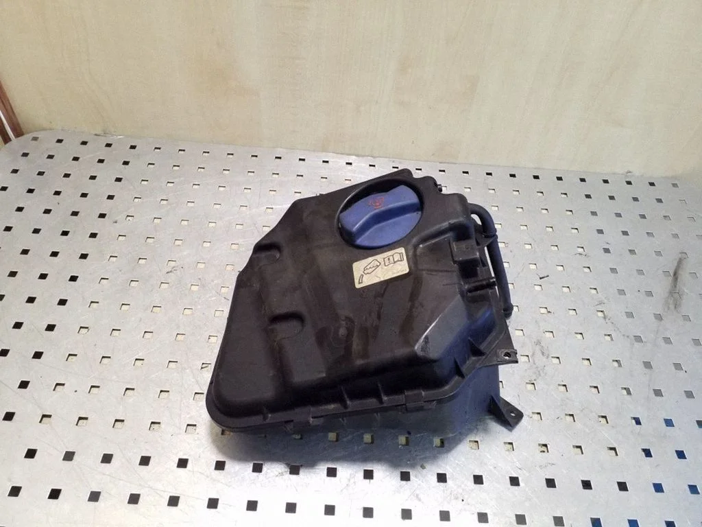 Coolant expansion tank/reservoir – Volkswagen Touareg I (2002-2010)