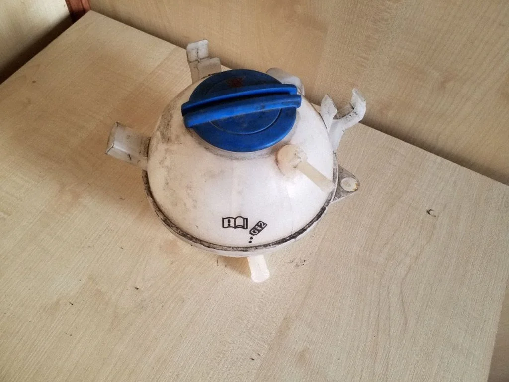 Coolant expansion tank/reservoir 1K012140