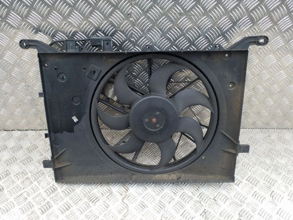 Radiator cooling fan shroud 137328081