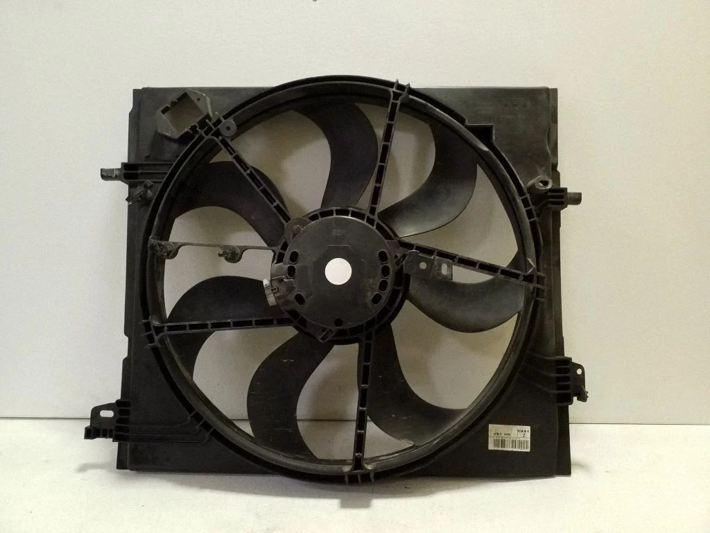 Radiator cooling fan shroud 214814BE0A