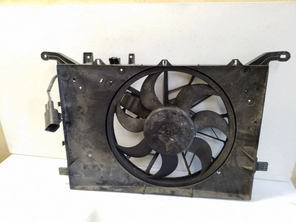 Radiator cooling fan shroud 3136613286