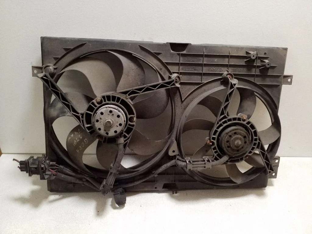 Radiator cooling fan shroud 1J0121207M