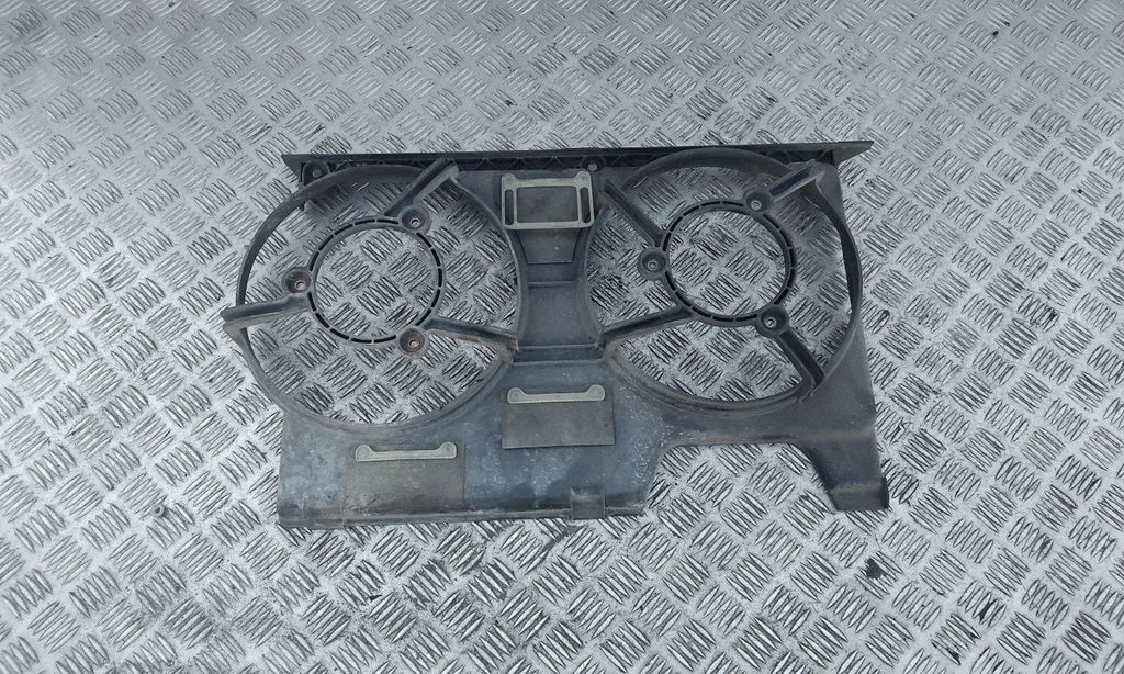 Radiaatori ventilaatori difuusor 893121207G