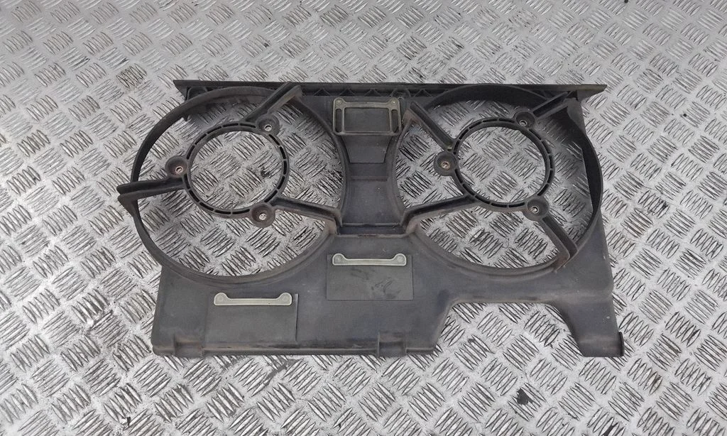 Radiaatori ventilaatori difuusor 893121207G
