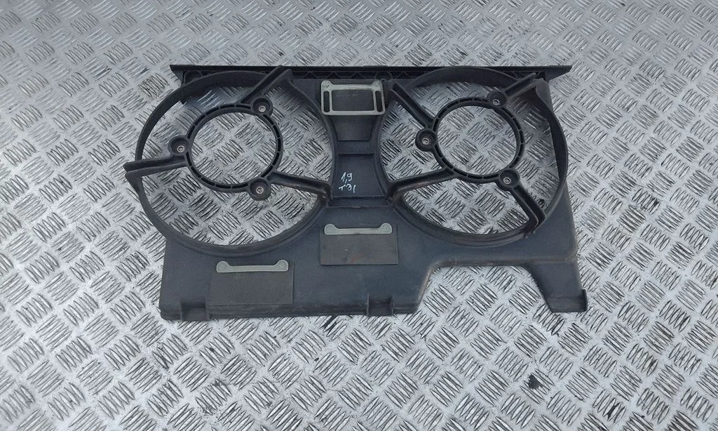 Radiaatori ventilaatori difuusor 893121207G