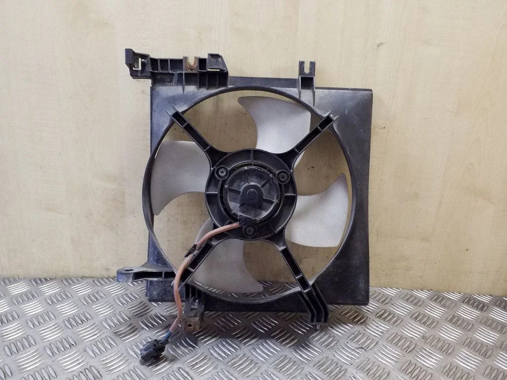 Radiator cooling fan shroud
