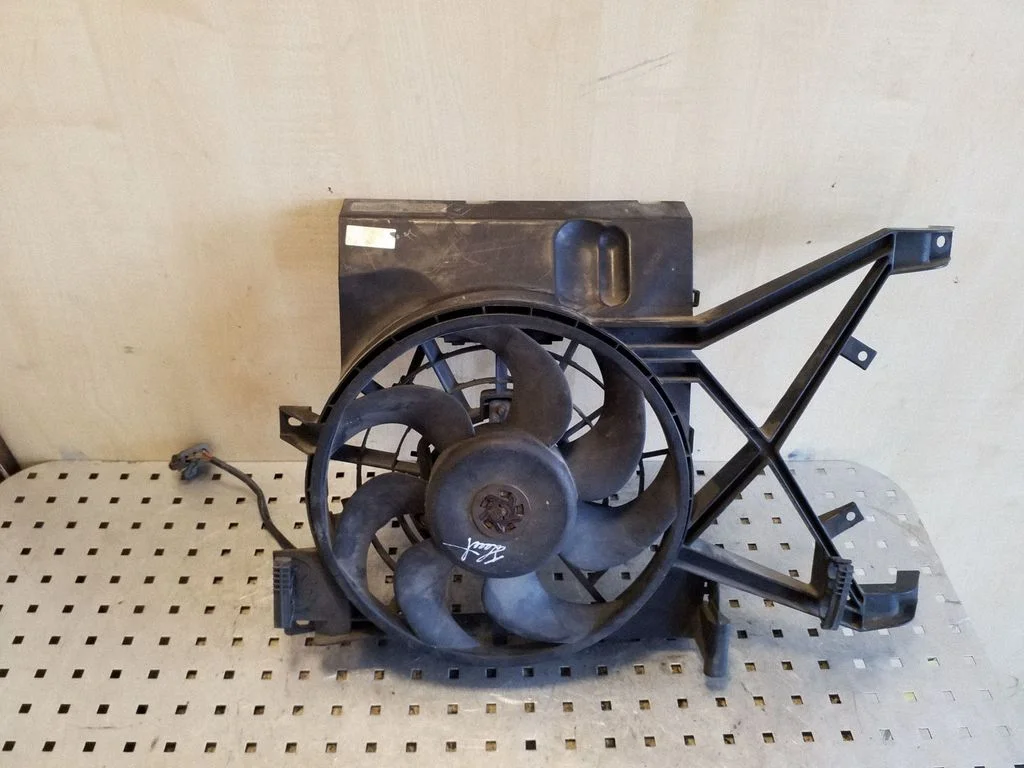 Radiator cooling fan shroud 0130303849