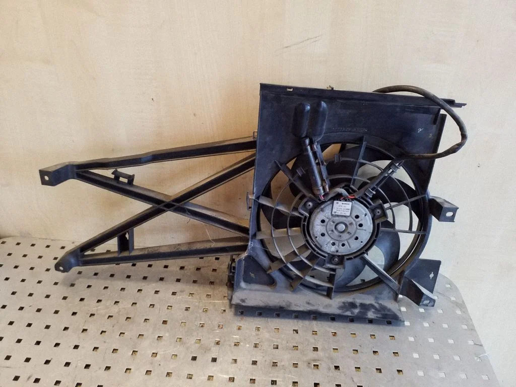 Radiaatori ventilaatori difuusor 0130303252