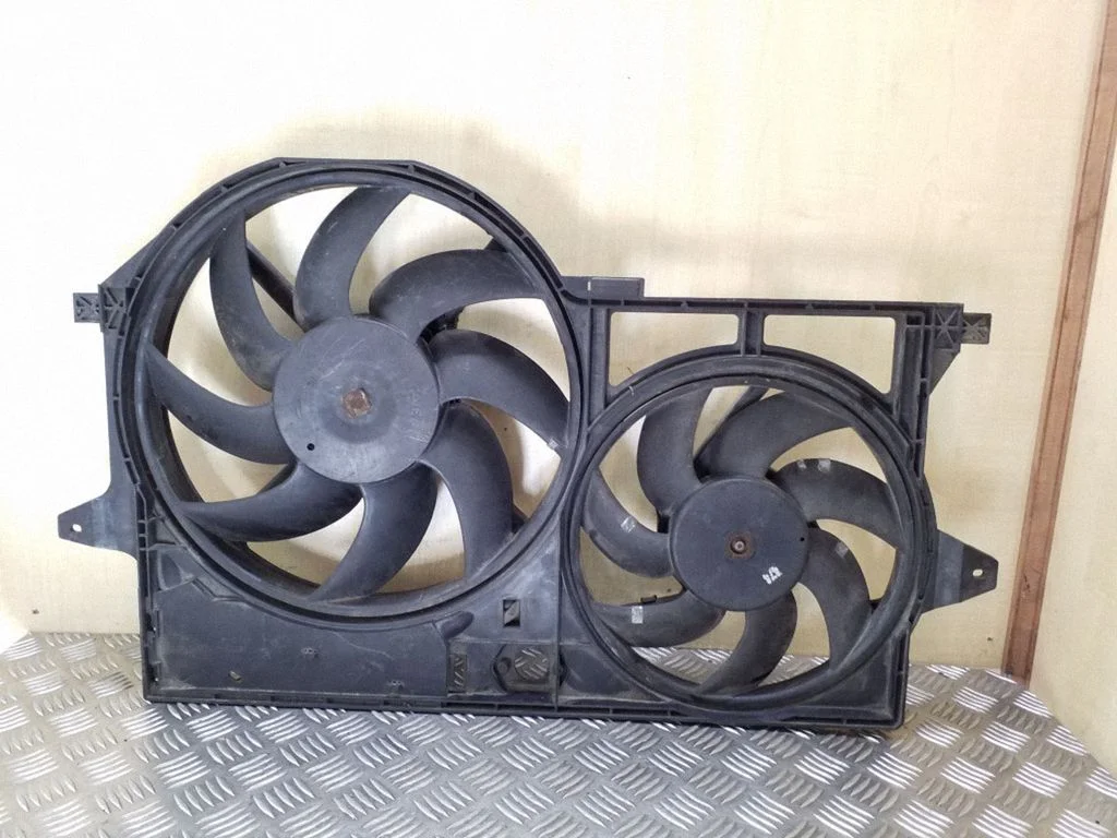 Radiator cooling fan shroud 8240141