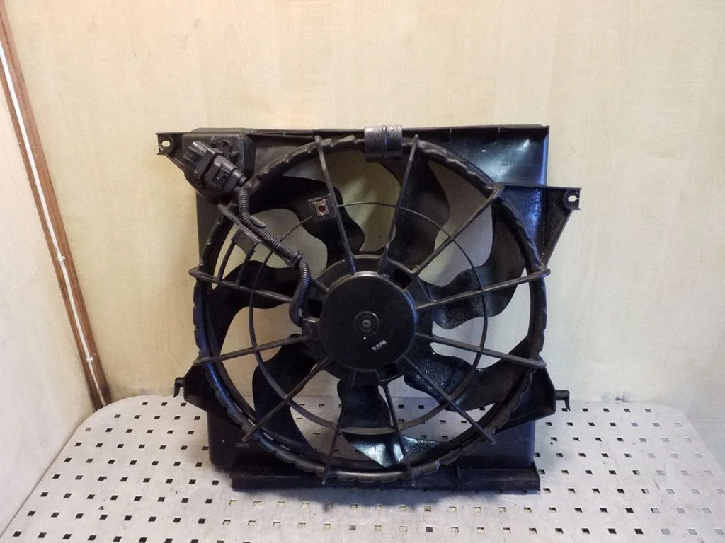 Radiator cooling fan shroud