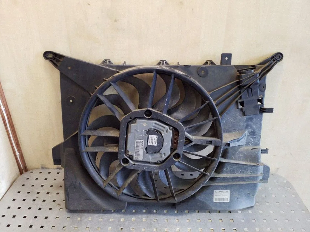 Radiator cooling fan shroud 30741238